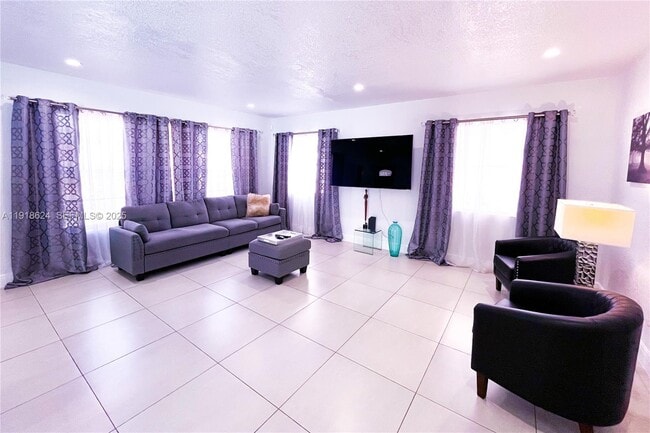 Building Photo - 4420 NW 30th Ct