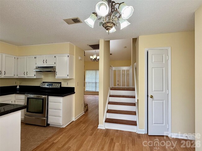 Building Photo - 8288 Golf Ridge Dr