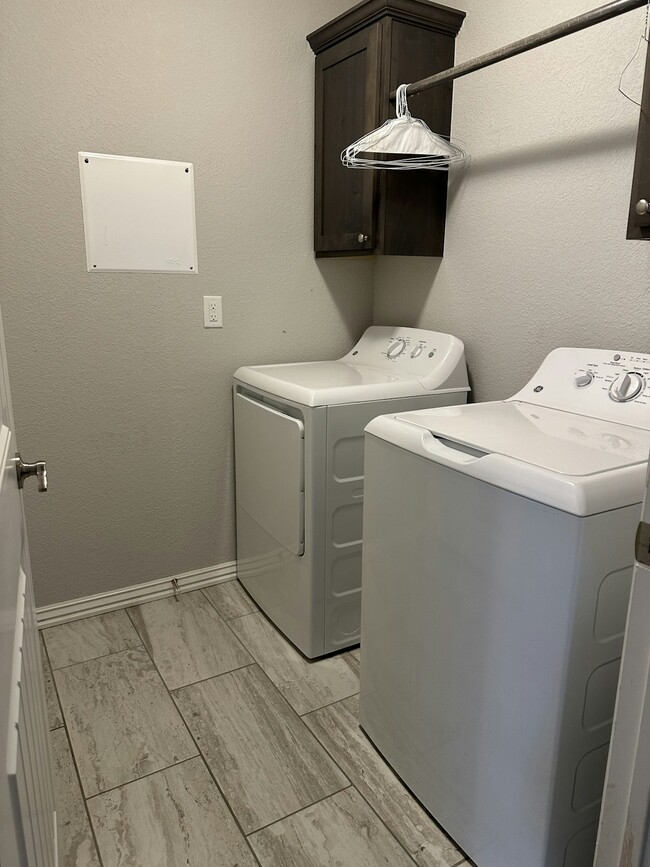 Building Photo - 4336 W Wales Dr