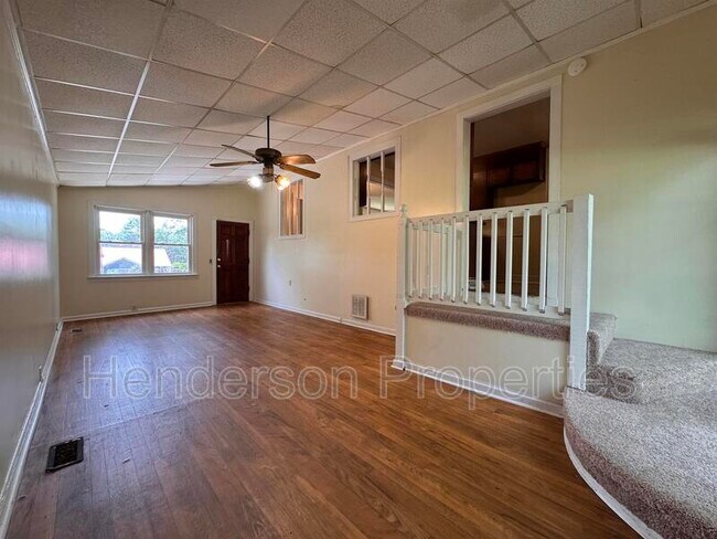 Building Photo - 634 N Kelly St