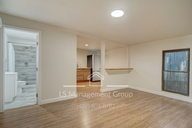 Building Photo - 609 Taft Blvd