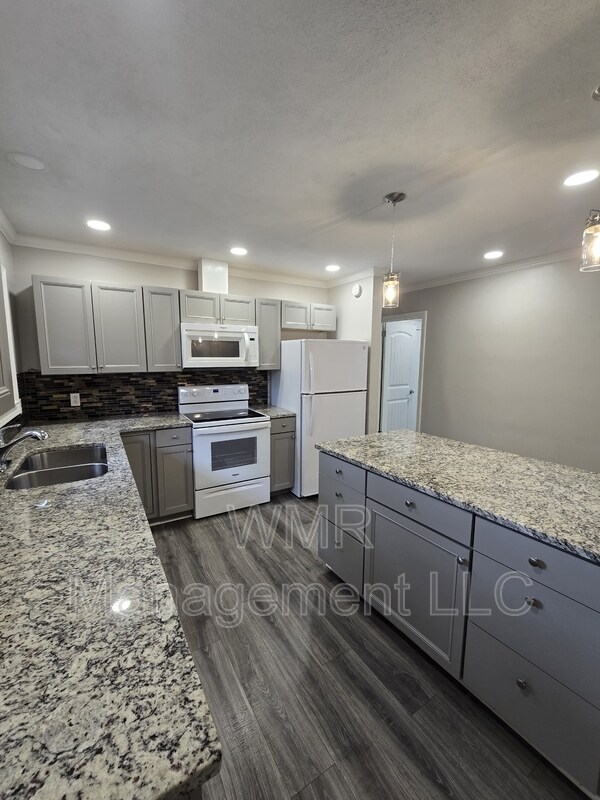 Building Photo - 420 Downey Pl
