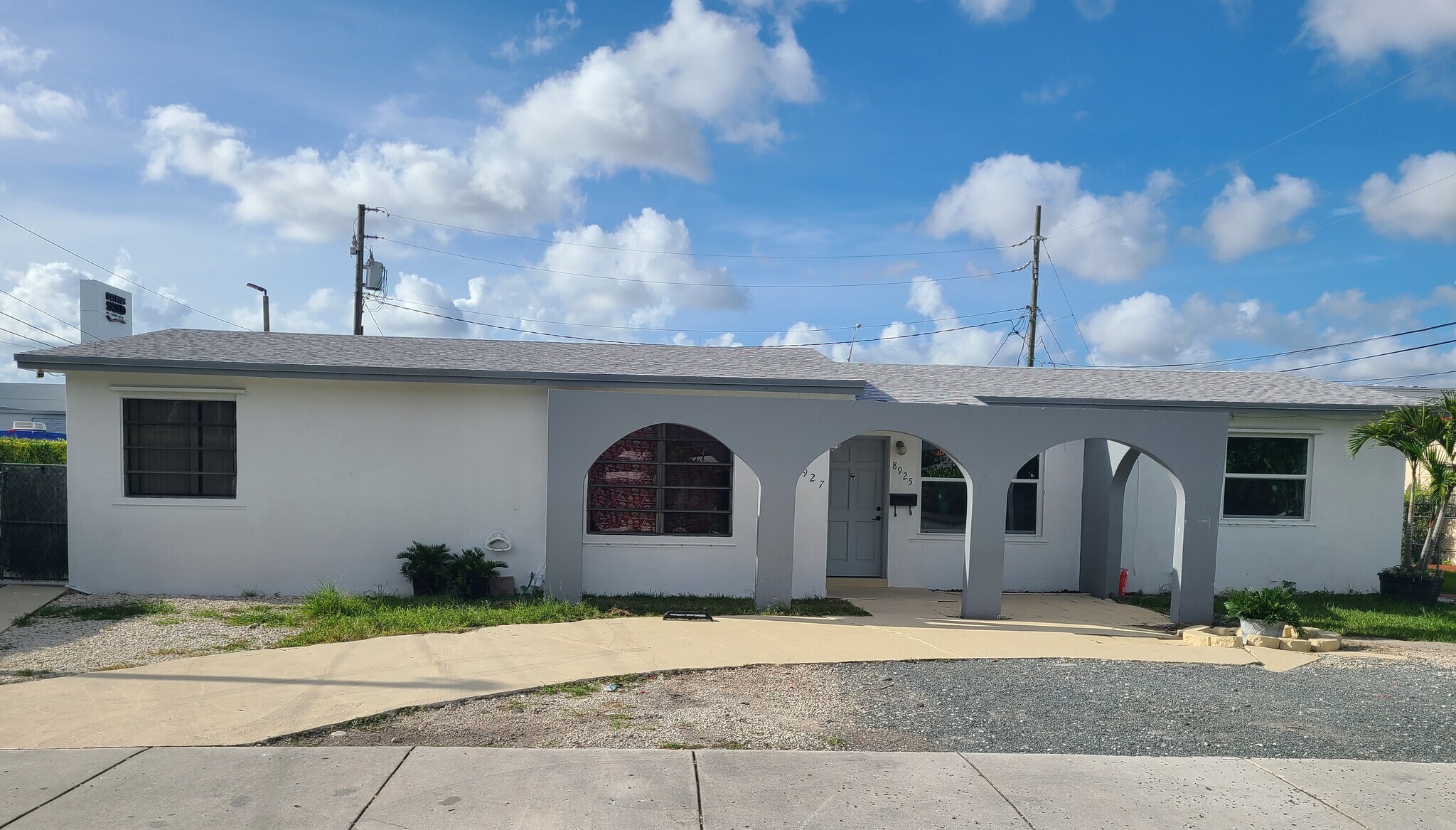 RENOVATED 2/1 Duplex in Westchester Miami - 8925 SW 40th Ter