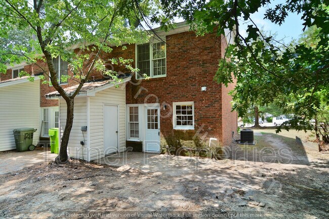 Building Photo - 121 Manorwood Ct