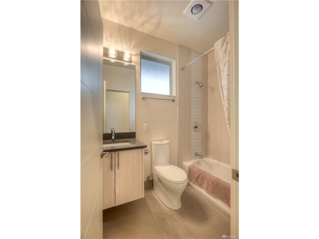 Building Photo - ar9035