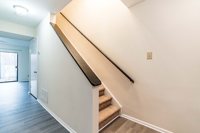 Building Photo - 1232 Teakwood Pl
