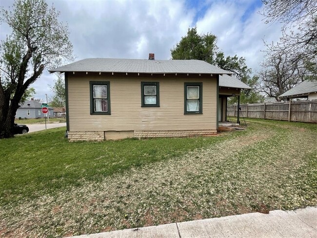 Building Photo - 1801 E Park Pl