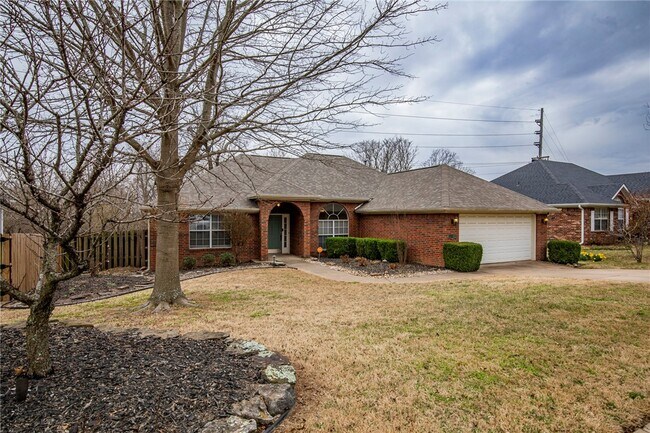Building Photo - 2803 Foxwood Dr
