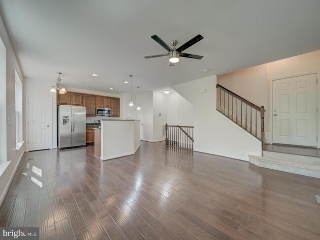 Building Photo - 45818 Winding Branch Terrace