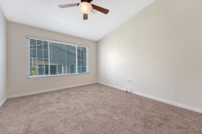 Building Photo - $2,100 - 2-Bed, 2-Bath Condo in Highlands ...
