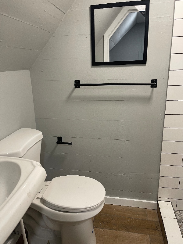 Building Photo - 595 William St