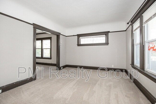 Building Photo - 476 E 108th St