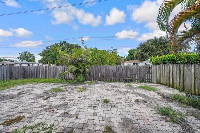 Building Photo - 500 NW 120th St