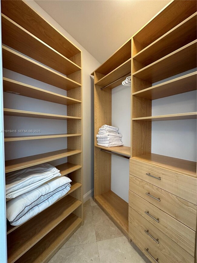 Building Photo - 16001 Collins Ave