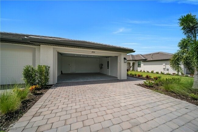 Building Photo - 19553 Hinkley Dr