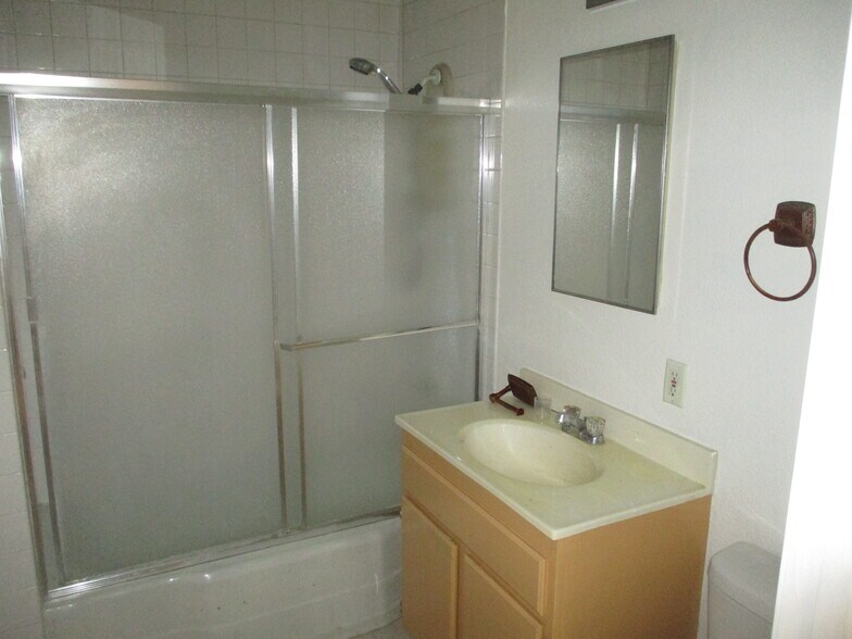 Building Photo - 18649 Chase St