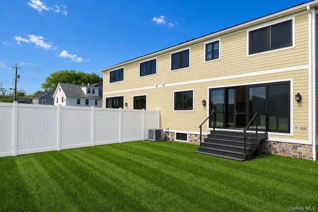 Building Photo - 124 Nelson Ave