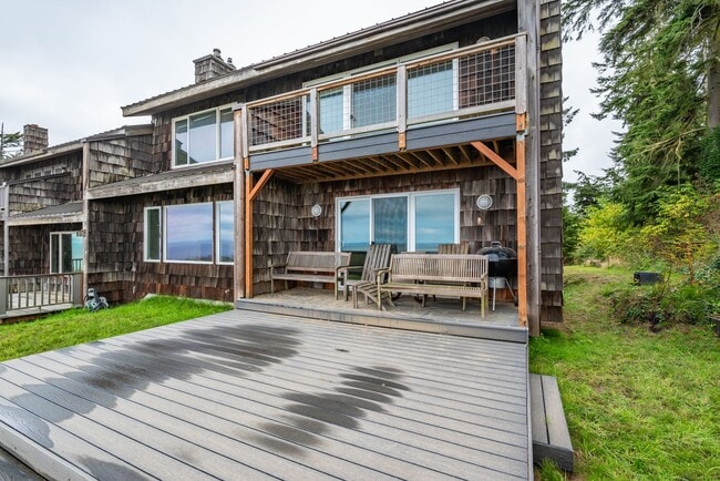 Building Photo - 3 Bedroom Condo on West Beach Bluffs **$500 of the first months rent**