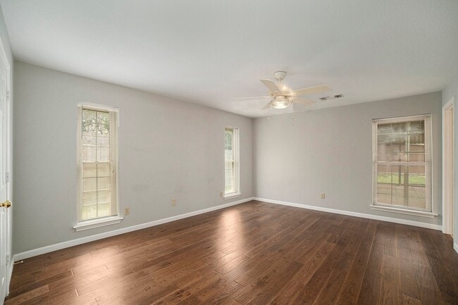 Building Photo - 2940 Flamingo Cir