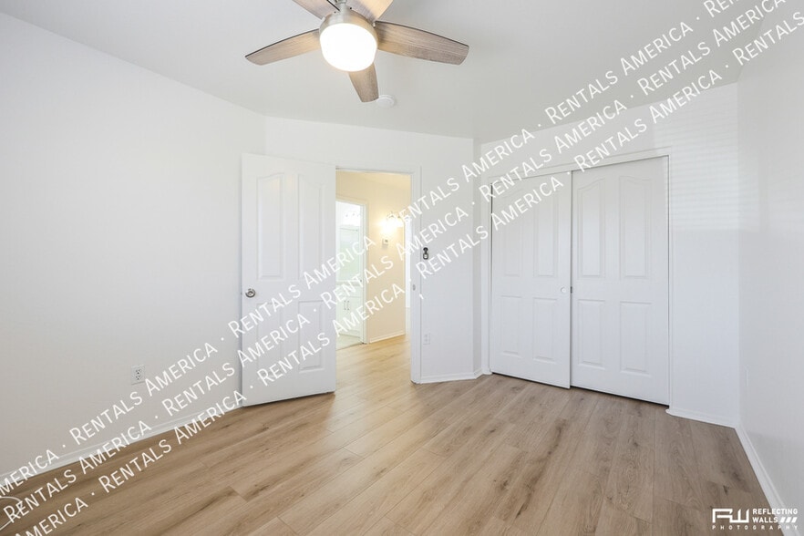 Building Photo - 2238 E Bel Air Ln