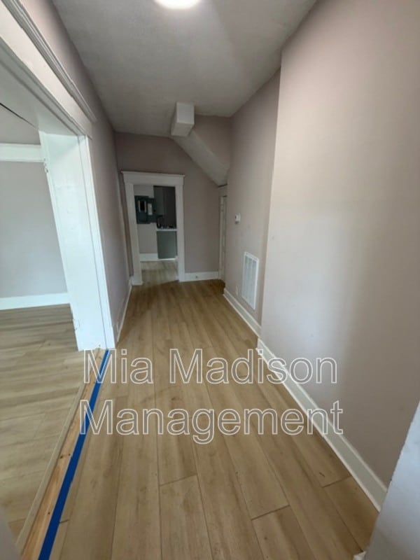 Building Photo - 513 W 35th St