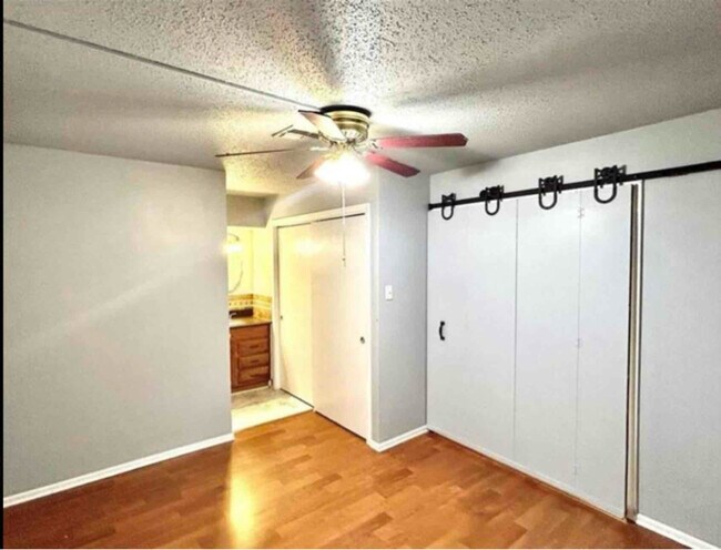 Building Photo - 2315 Loreco St