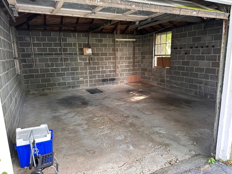 Building Photo - 19 Peacock St