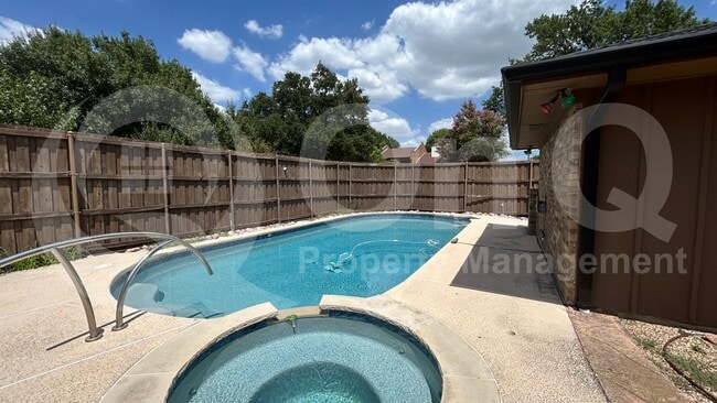 Building Photo - 3701 Leathertop Dr