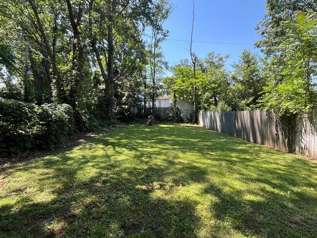 Building Photo - Cudell/West Blvd neighborhood; 4 bedroom/1 bath single family house for rent!
