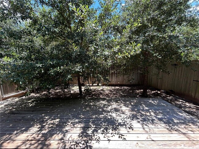 Building Photo - 419 Goldilocks Ln