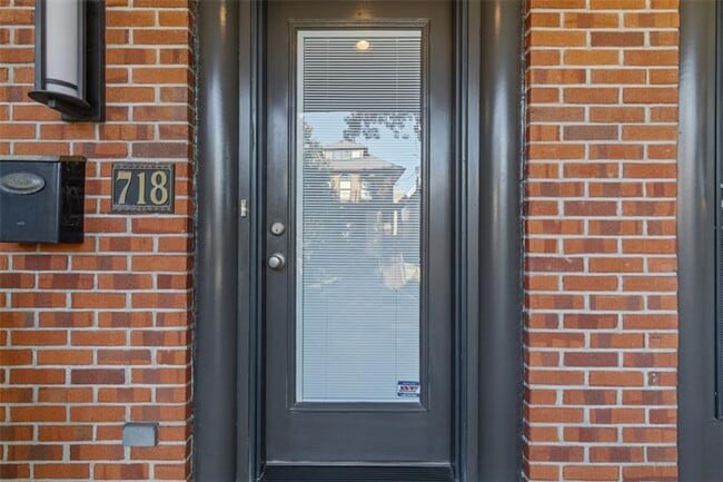 Building Photo - 718 Filbert St