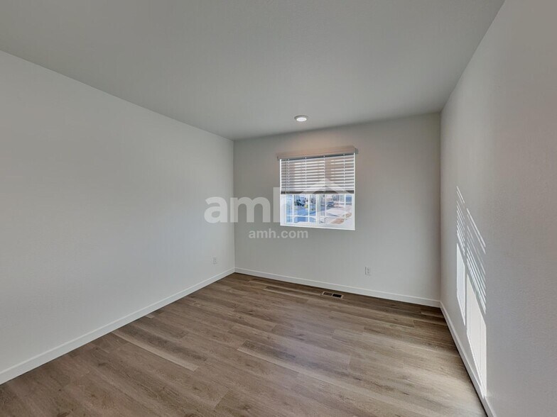 Building Photo - 26142 E Calhoun Pl