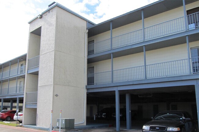 Building Photo - 4001 E NASA Pkwy