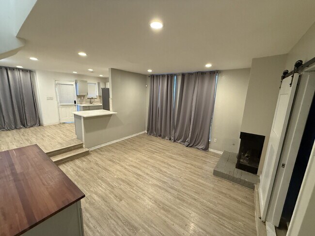 Building Photo - 7522 Holly Hill Dr