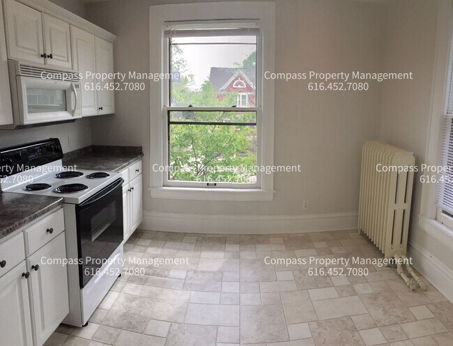 Building Photo - 543 Union Ave SE