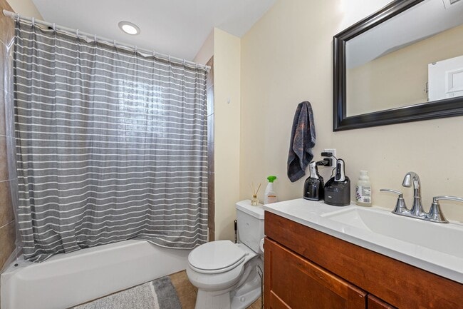 Building Photo - Nicely Priced 4-bed, 2-bath Mission Hill Apartment