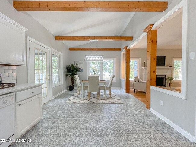 Building Photo - 806 Willbrook Cir