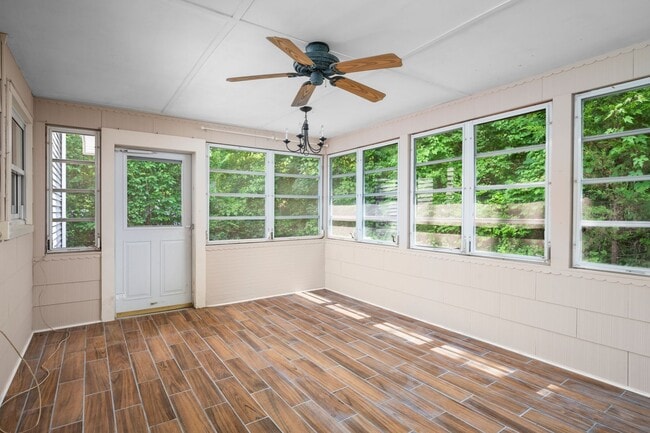Building Photo - 4-bedroom, 2-bathroom home located in the ...