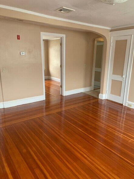 Building Photo - 67 Bellevue Ave