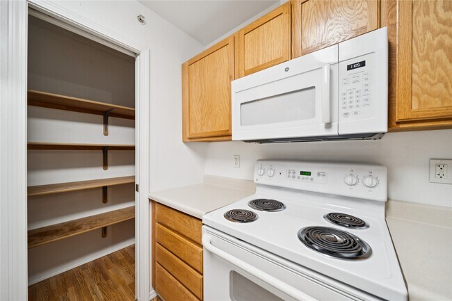 Building Photo - 9905 William Jones Cir