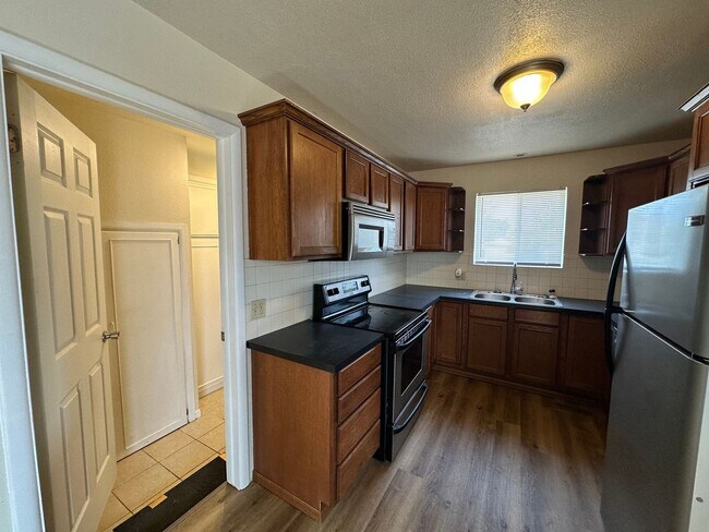 Building Photo - Versatile 3-bedroom, 1.5-bath Home Available in OKC!