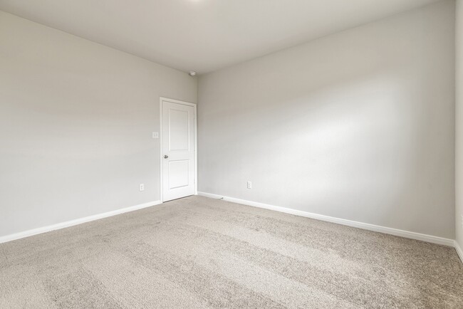 Building Photo - 400 Mystic Slopes Dr