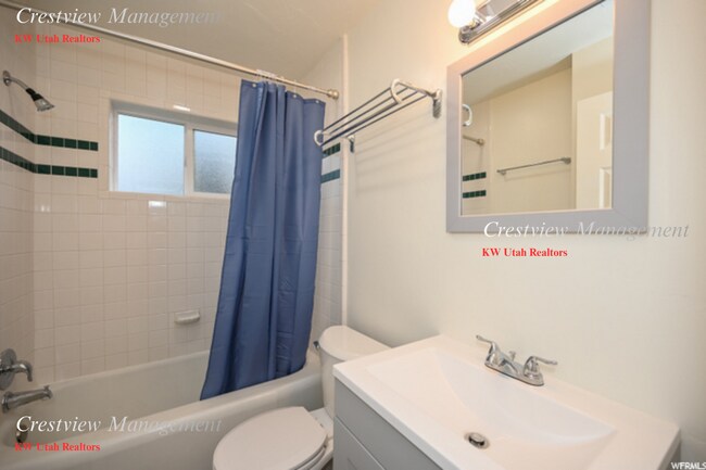 Building Photo - Martin Triplex