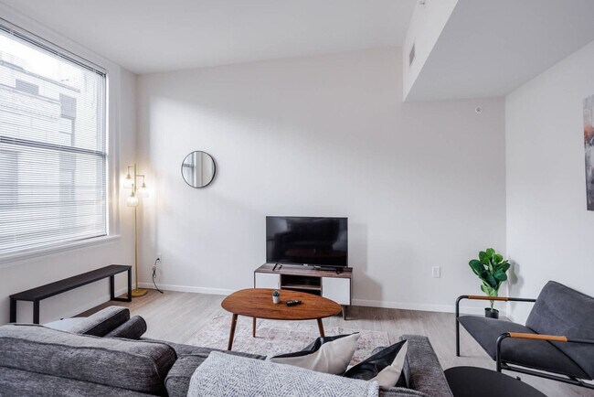 Building Photo - 9-JAN-JAN E 4th St