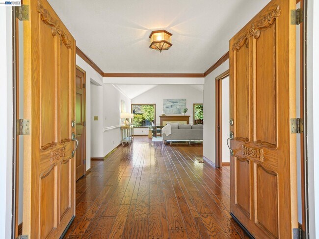 Building Photo - 261 St Paul Dr