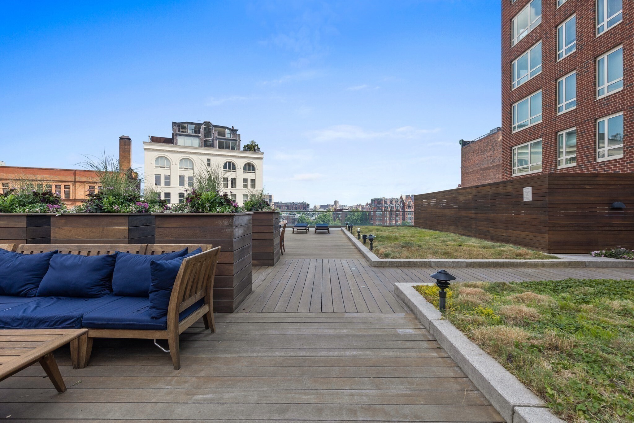 Building Photo - 400 Stuart St