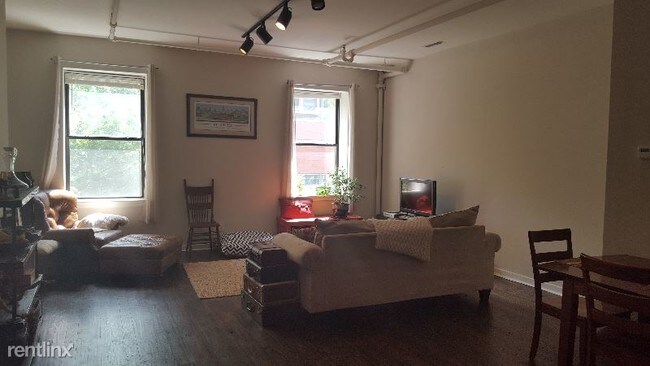 Building Photo - 216 S 16th St