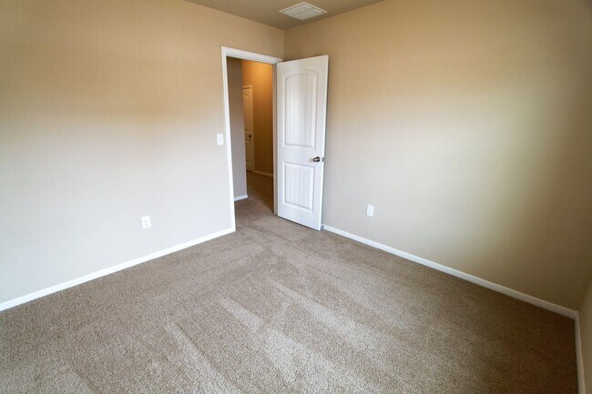 Building Photo - Charming 3-bedroom, 2-bath home in Briarcreek