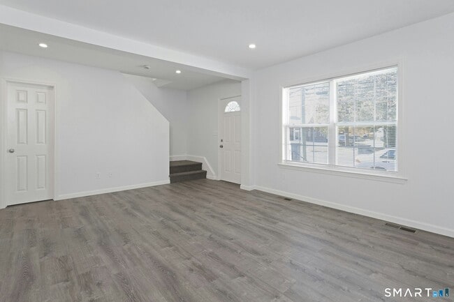 Building Photo - 377 Hope St