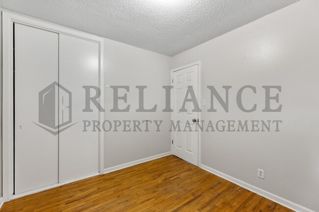 Building Photo - 2062 Poplar St
